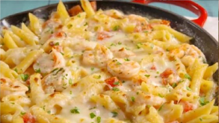 Régalez-vous avec les crevettes et les pennes crémeuses à la sauce Alfredo