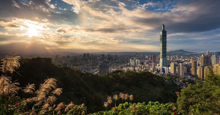 Jeff Williams à Taiwan pour le 50e anniversaire de Foxconn ;  Tim Cook évite