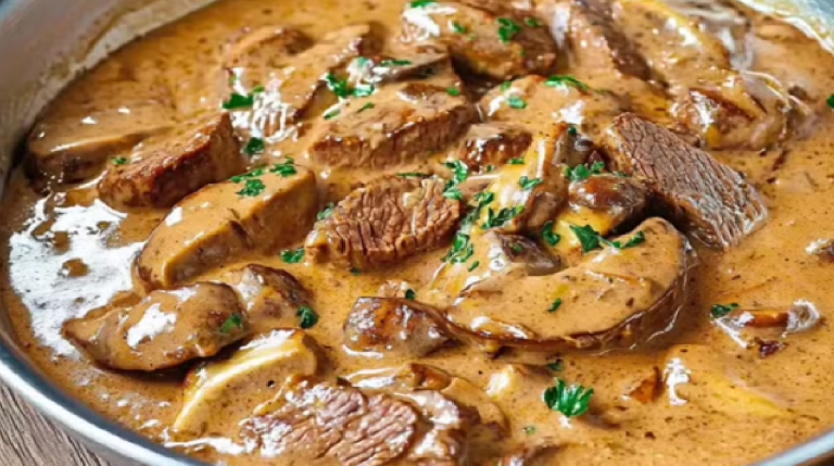 Bœuf Stroganoff Façon Alain Ducasse : Le Secret d’un Plat Crémeux et Savoureux !
