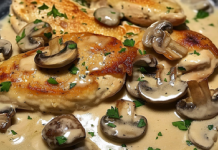 Fricassée de Poulet à la Crème et Champignons 🍄