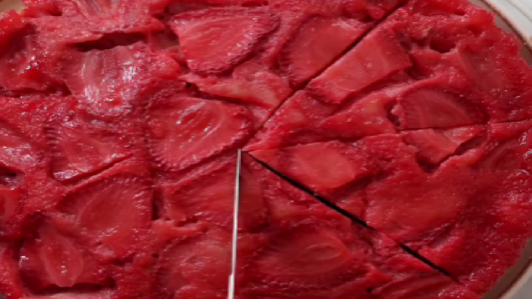 Gâteau Renversé aux Fraises Sans Gluten : Le Dessert Estival qui Va Vous Faire Craquer !